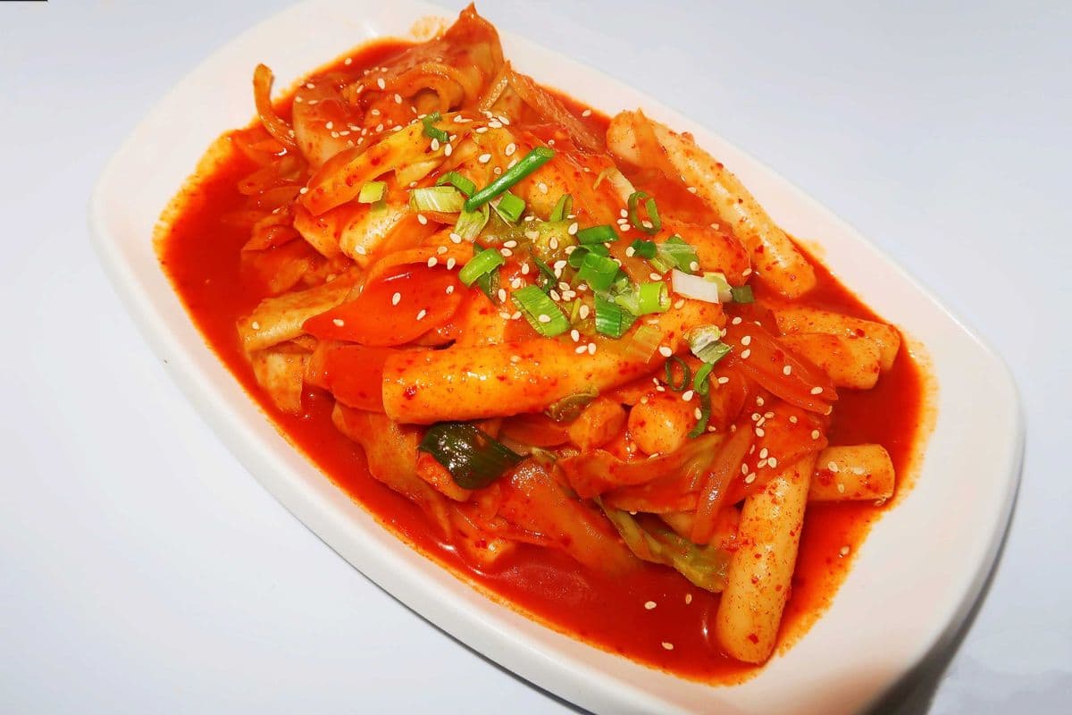Spicy Rice Cake (떡볶이)