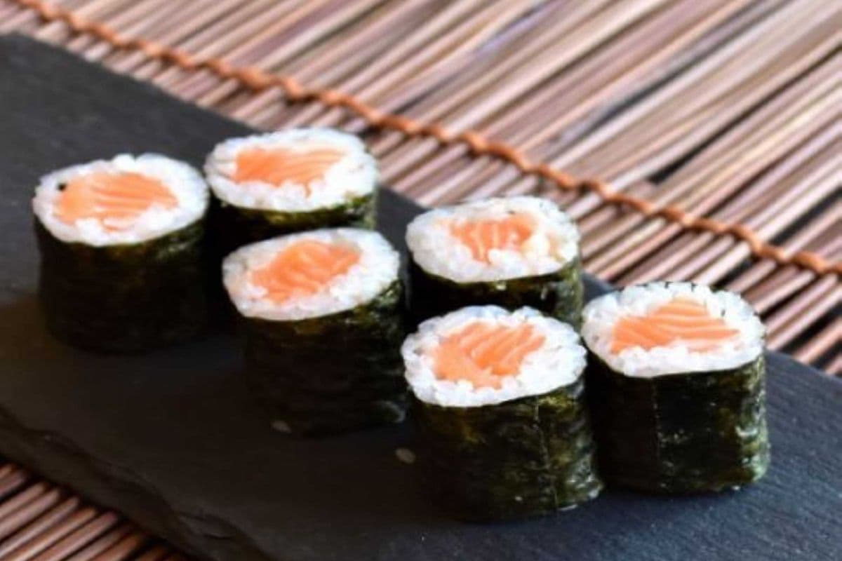 Salmon Hosomaki