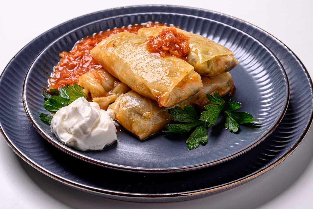CABBAGE ROLLS with MUSHROOMS in Tomato Sauce (4 pc) (50 Cal)