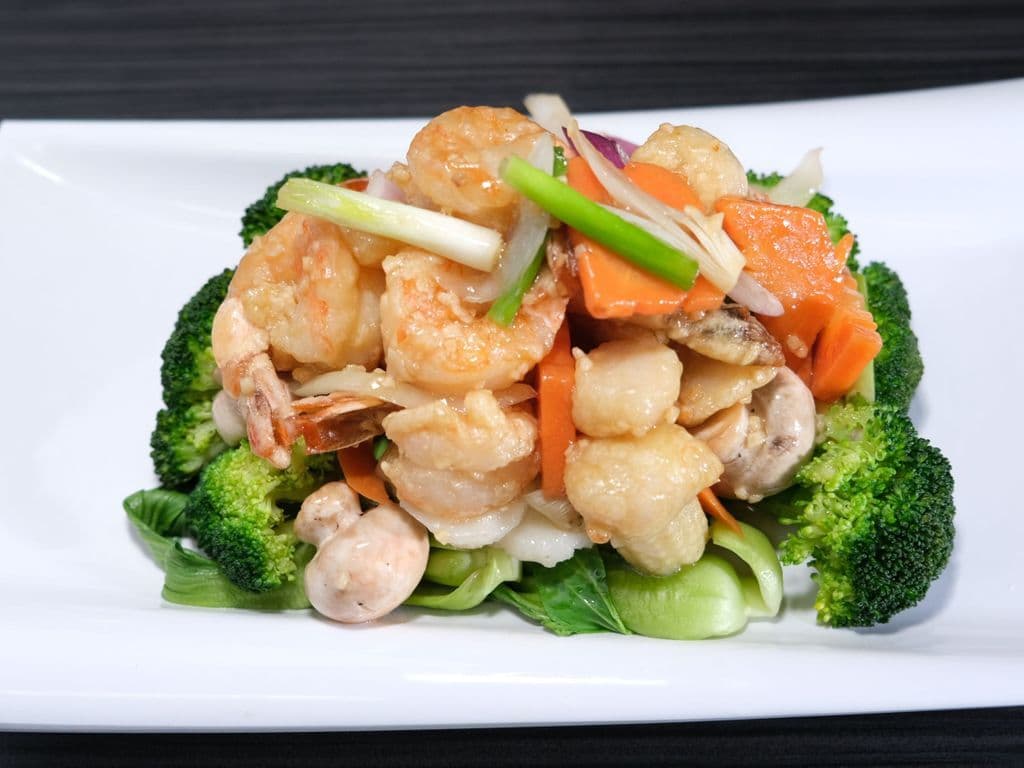 Seafood & Seasonal Vegetables (时令菜炒双鲜)