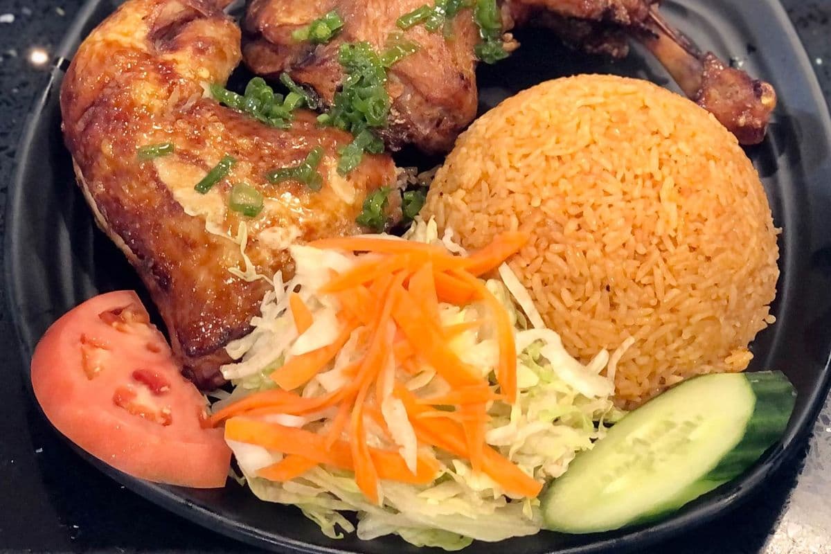 C1. Roti Chicken on Red Rice / Cơm Gà Roti