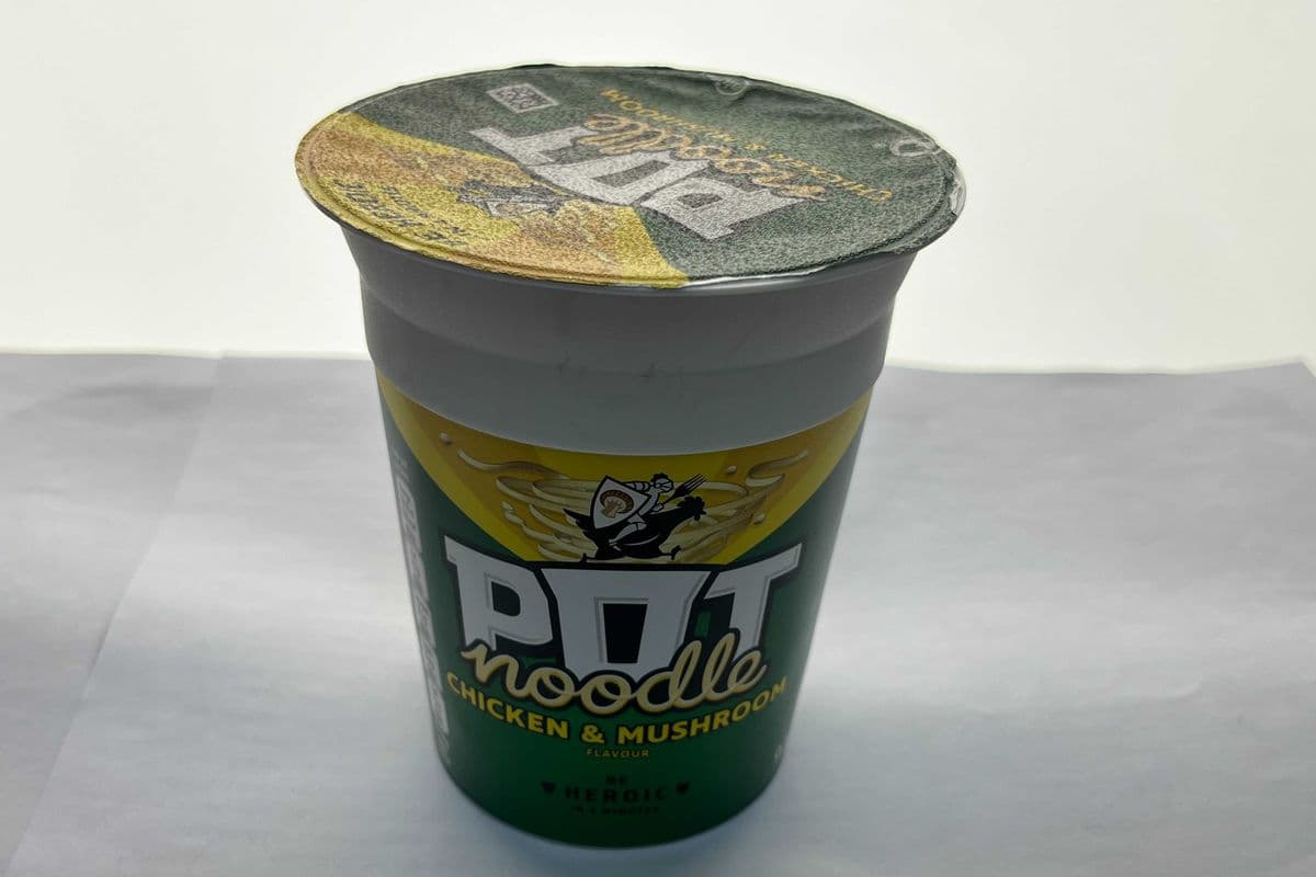 Pot Noodle Chicken and Mushroom (90 gm)