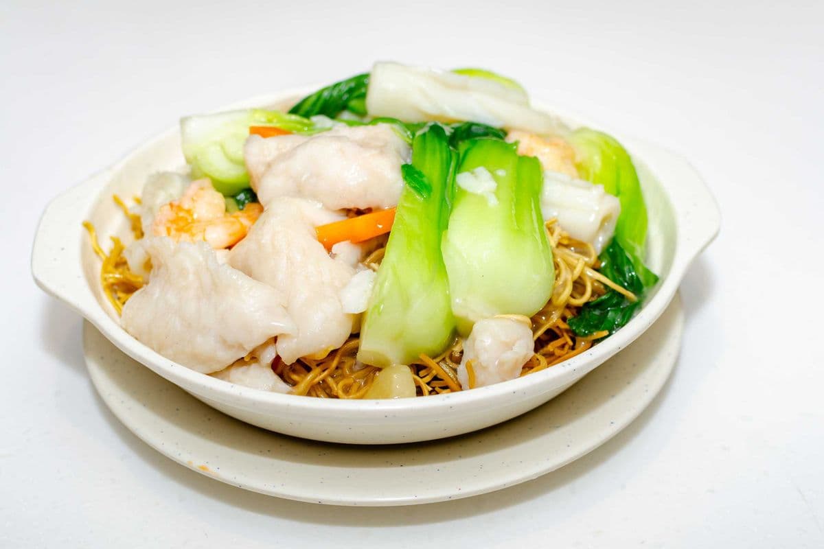 087 Chow Mein with Seafood and Vegetable 時菜海鮮炒麵