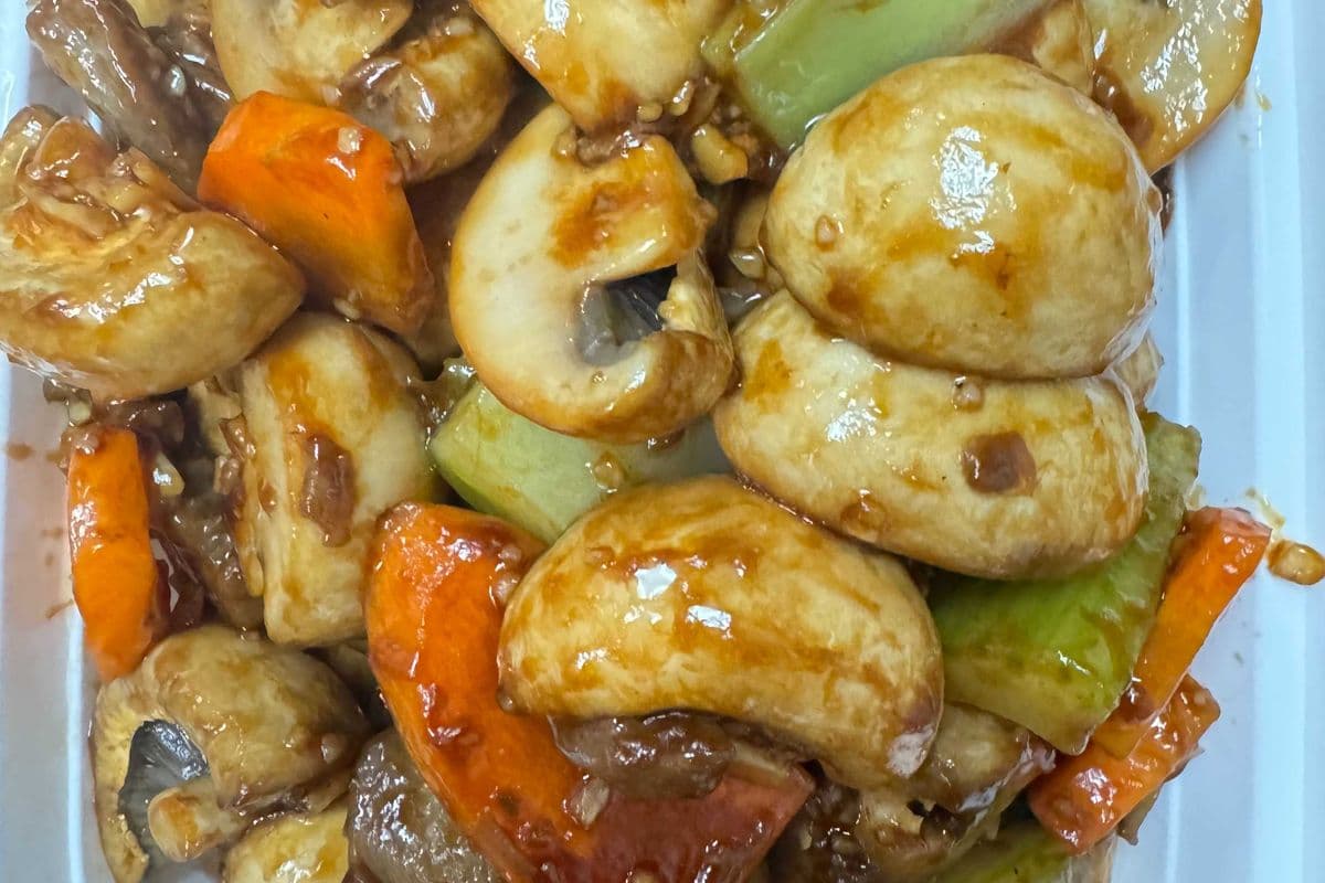 BBQ Pork with Mushrooms 叉烧炒蘑菇
