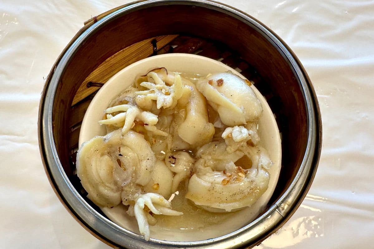 A20. Bébés calmars à vapeur / Steamed Baby Squids