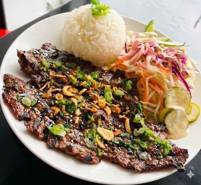 R1. Riz au Boeuf Grille/ Grilled Beef with Rice