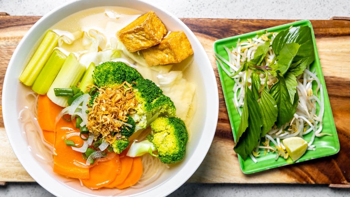 20. Vegetarian Noodle Soup / Phở Chay