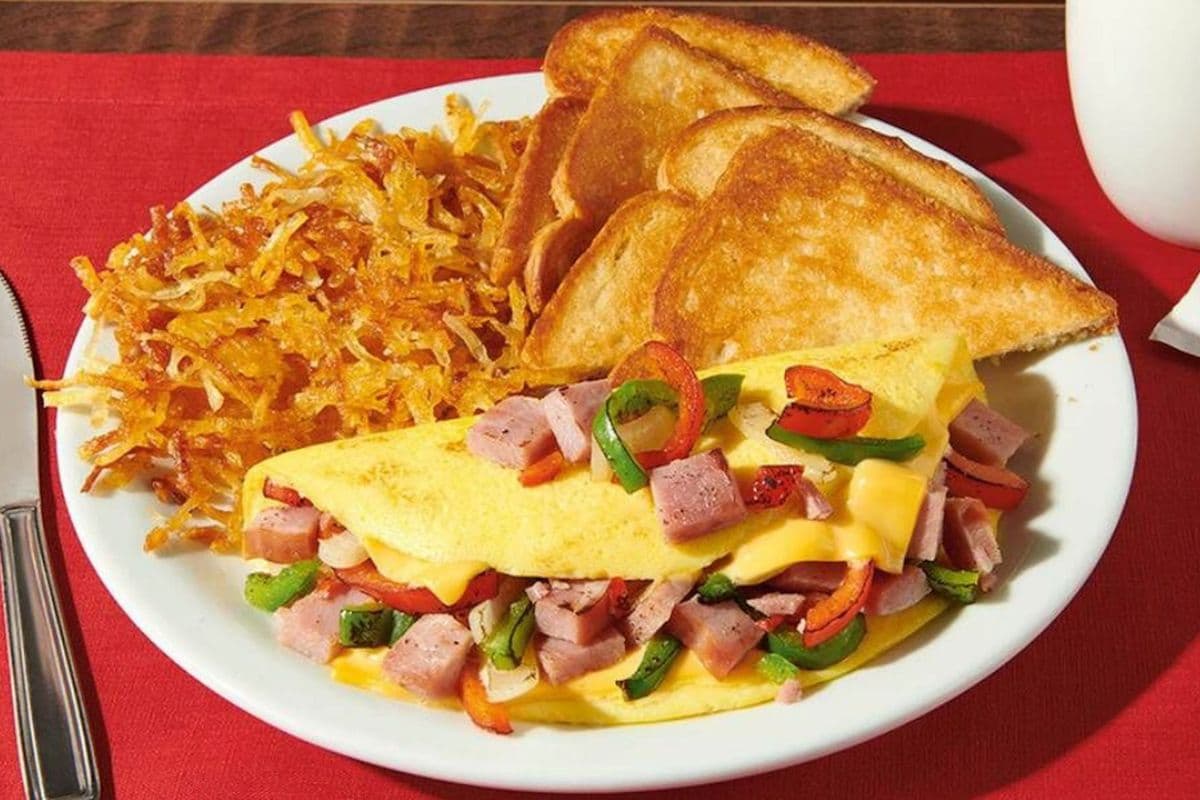 DENVER STYLE OMELETTE (840 Cal)