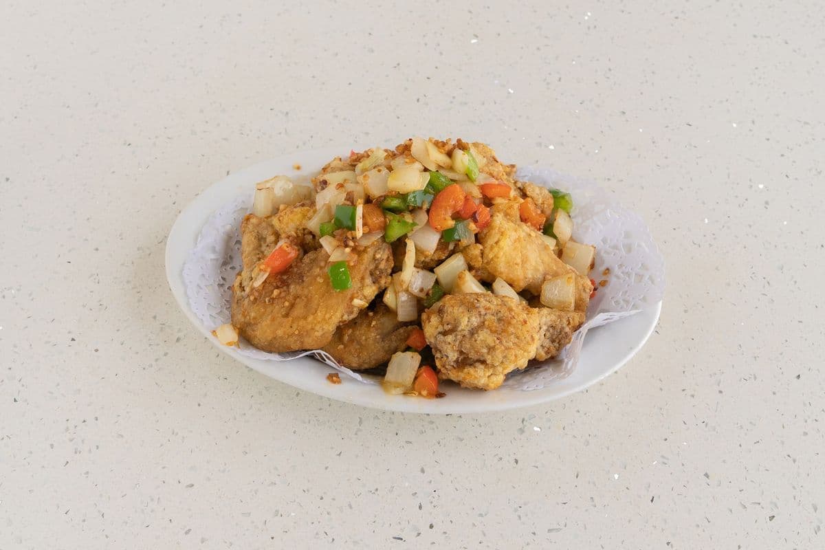 C127. Stir-Fried Chicken Wings with Salt