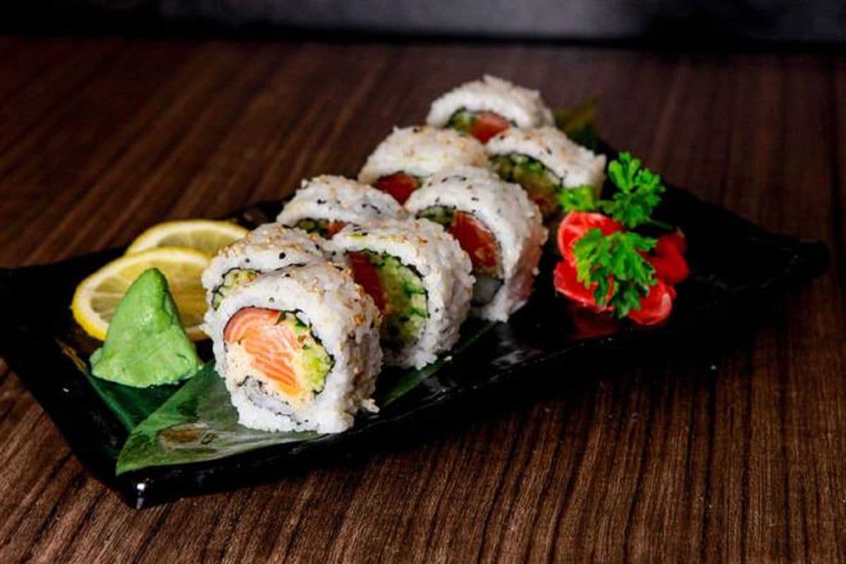 Spicy Salmon Roll (8pc)