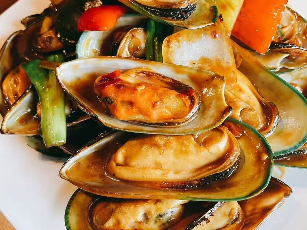 CS33.Stir Fried Mussels 