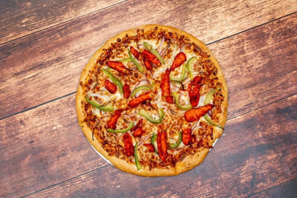 Tandoori Chicken Pizza (EXTRA LARGE 16", 12 Slices, 3 Toppings)