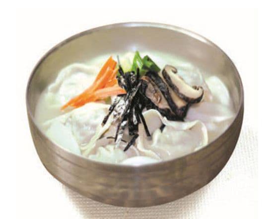 Tteok Mandu Guk  (떡만둣국)
