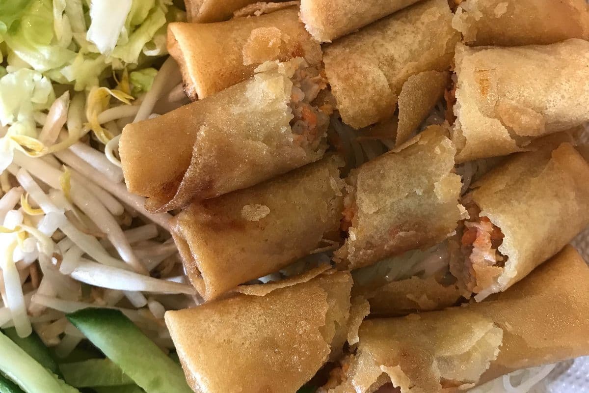30. Deep Fried Spring Rolls Vermicelli Bowl (5 pcs)
