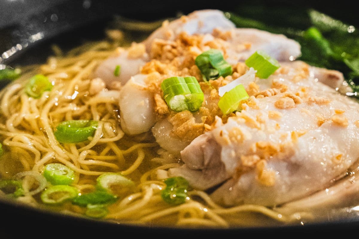 NS8. Ba Mee Gai (Chicken Noodle Soup)
