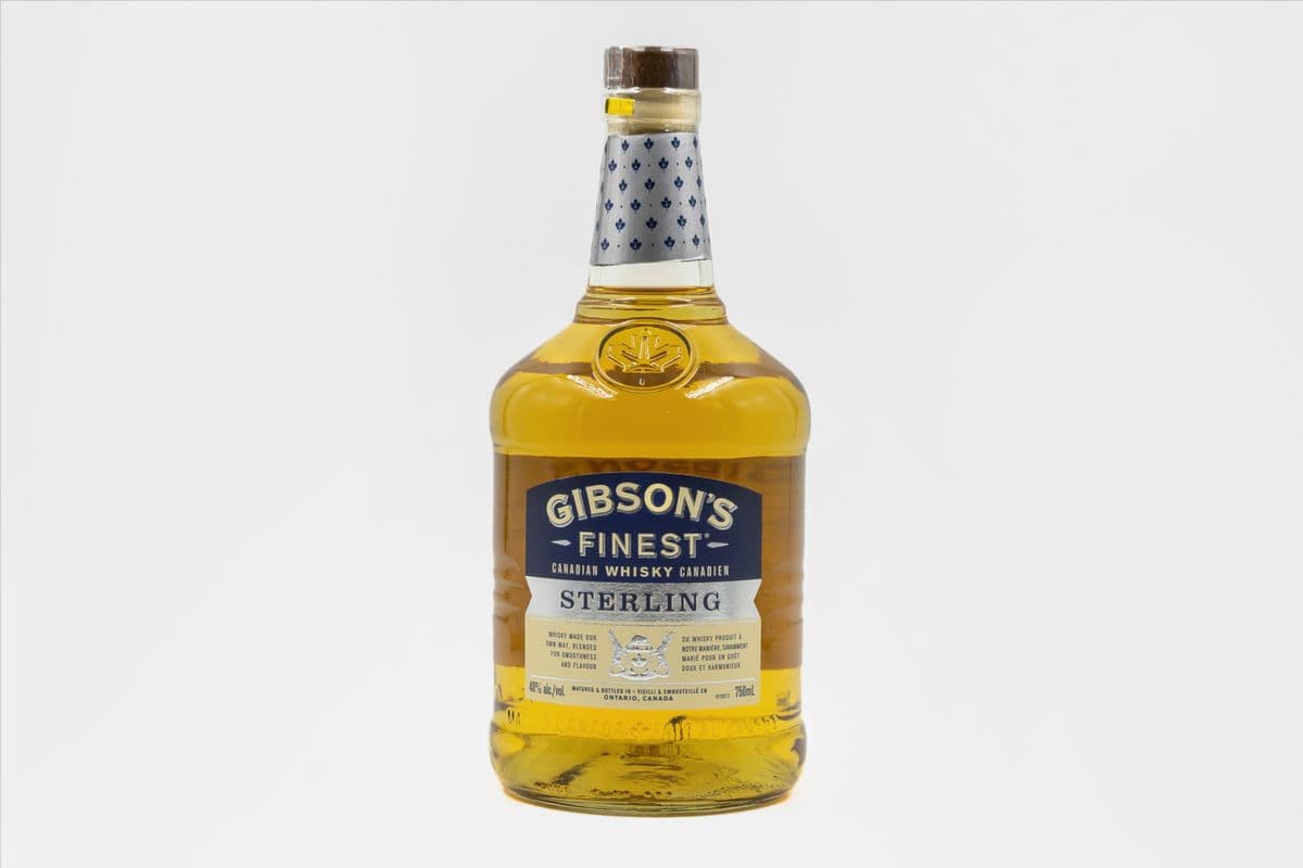 Gibson's Finest Sterling (750 ml) (1 x 750ml)