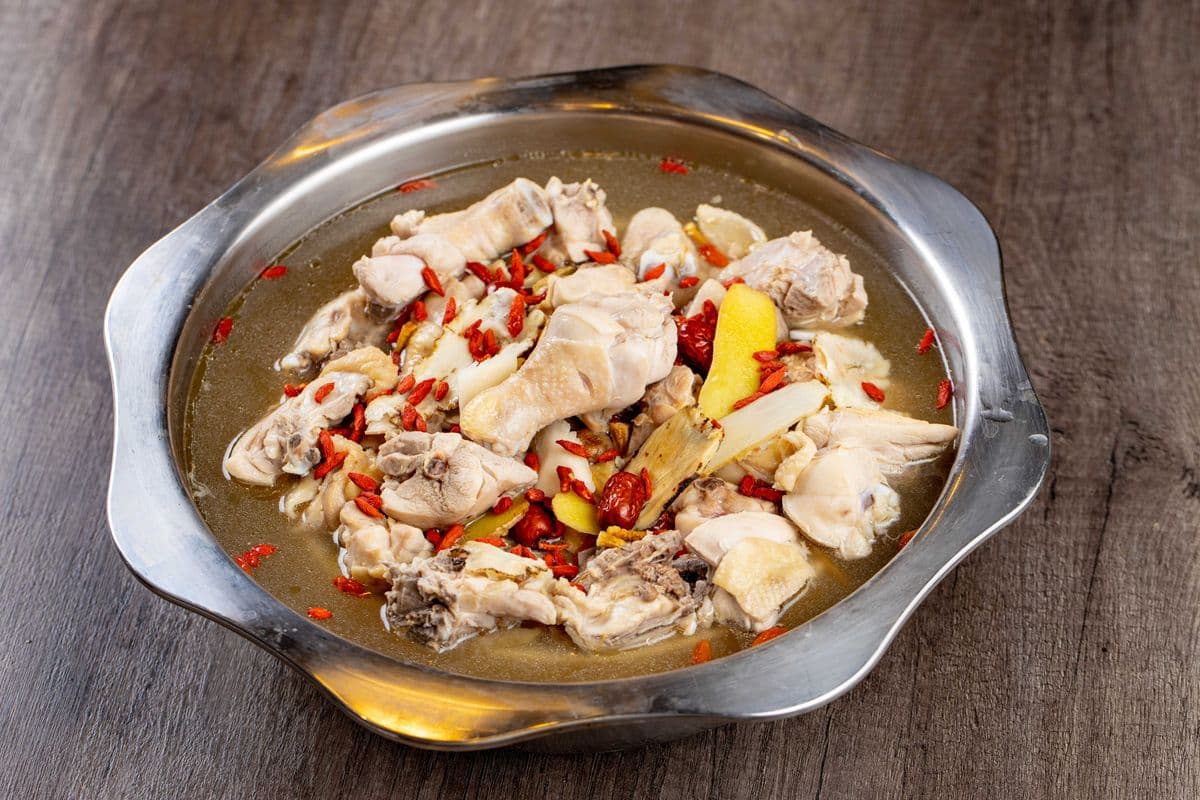4. Chicken with Chinese Wine Hot Pot 養生藥材雞鍋
