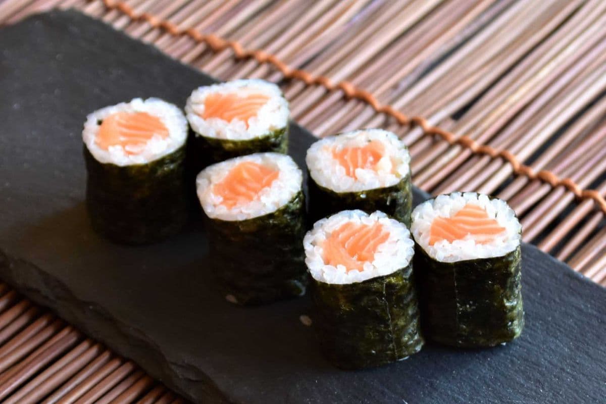 Salmon Hosomaki