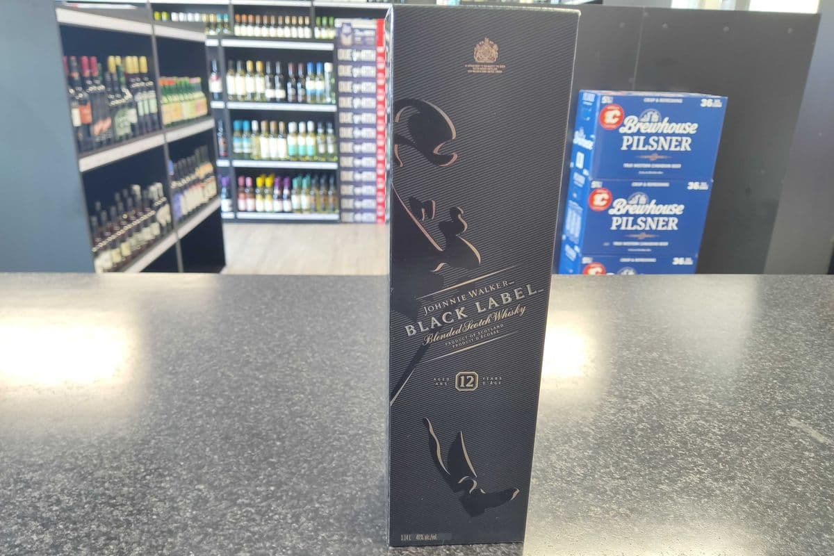 Johnnie Walker - Black Label (1 x 1.14 L Bottle)