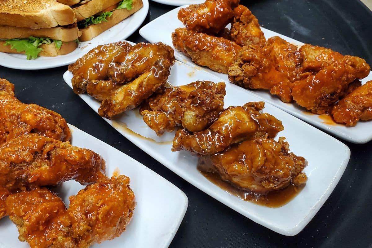 Premium Chicken Wings (1 lb)