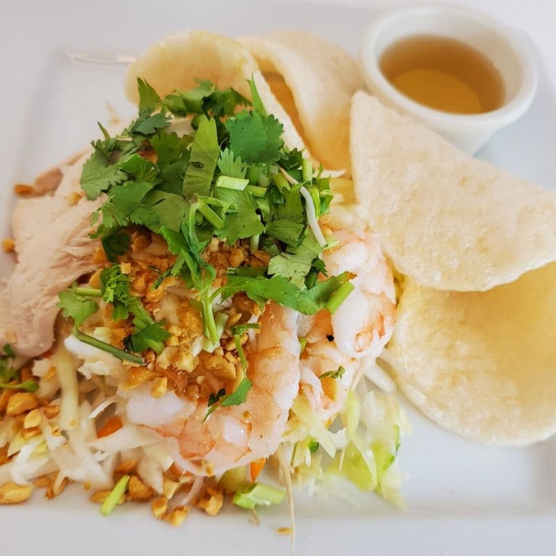 Salade Viêt au poulet et crevettes