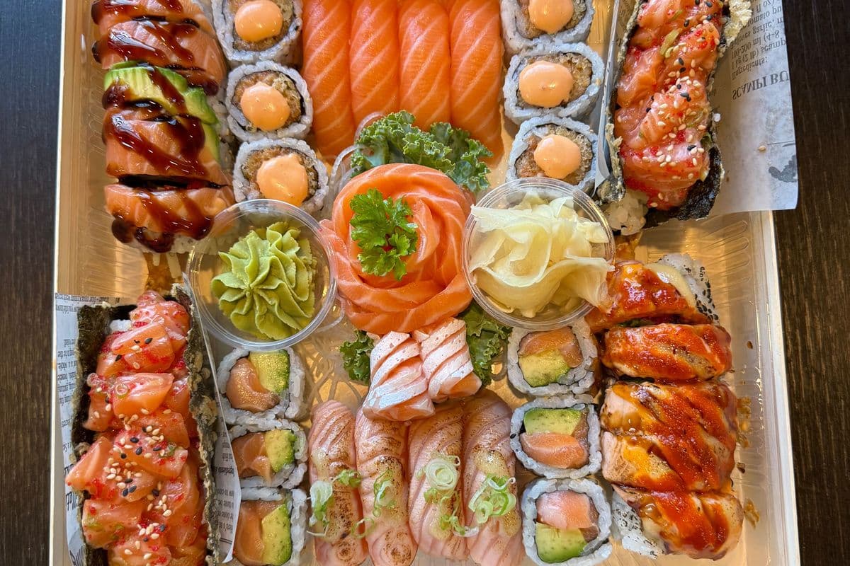 Salmon Tasting Box (38pcs)