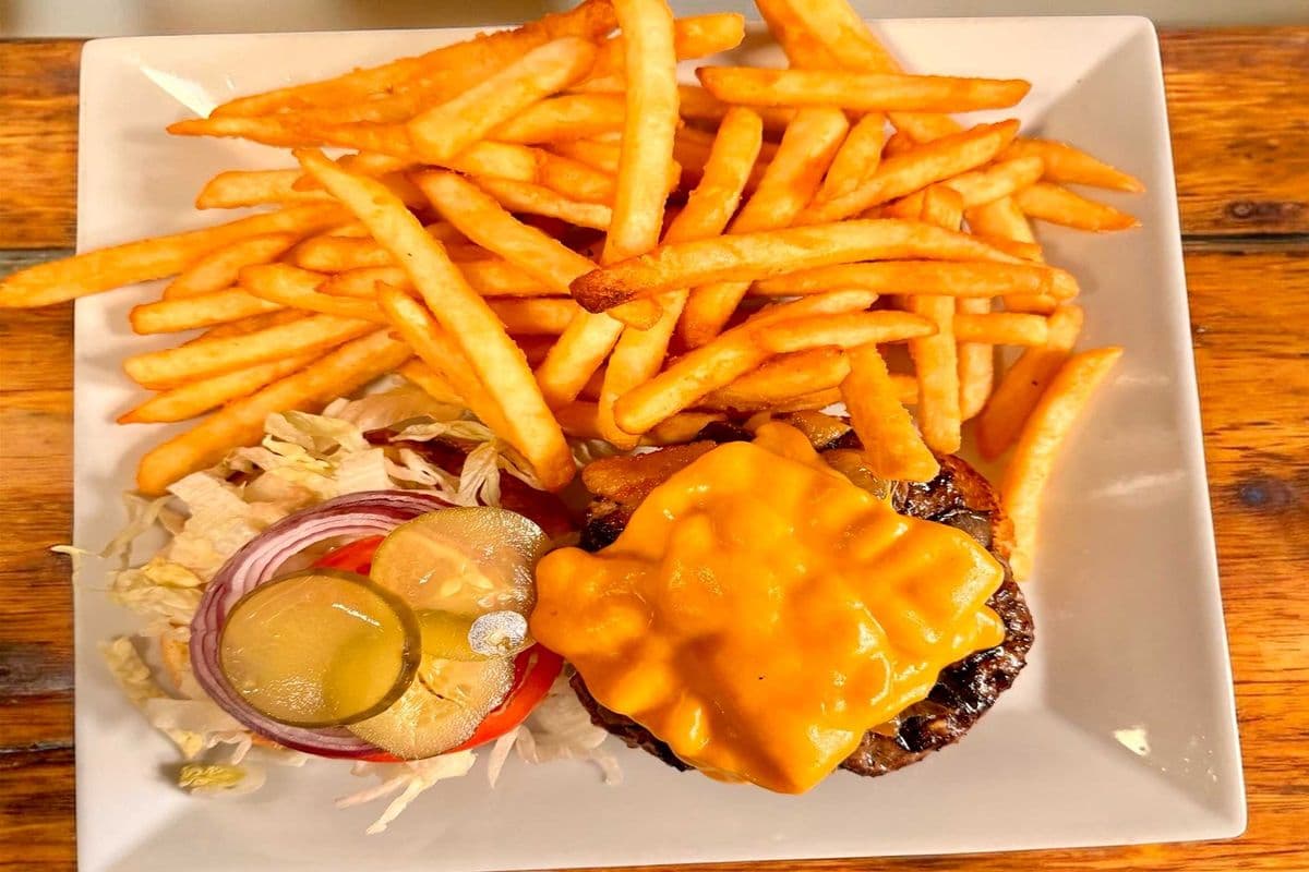 Supreme Burger (8 oz)
