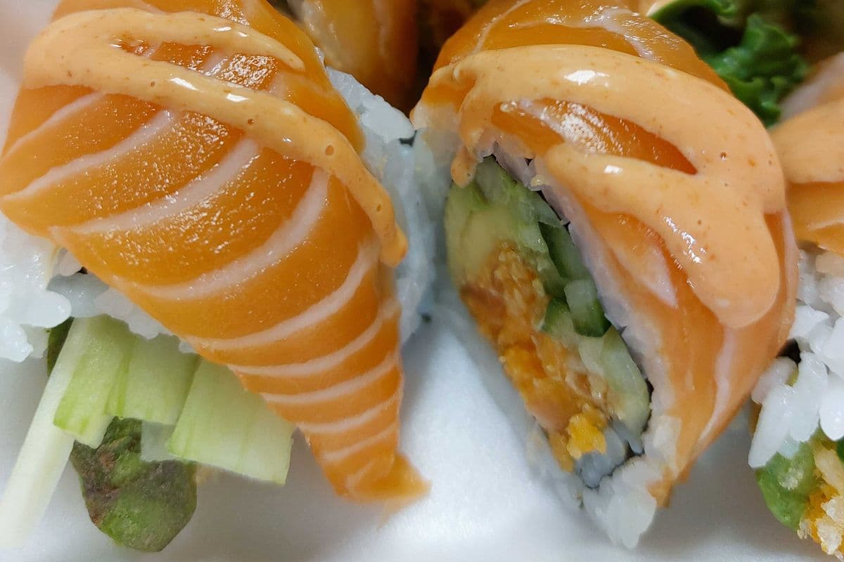 34.Salmon Lover Roll 5pcs (320 Cal)