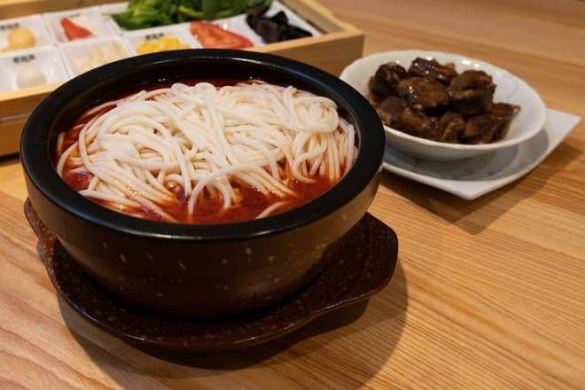 Szechuan Style Spicy Rice Noodle  / 四川香辣红汤米线