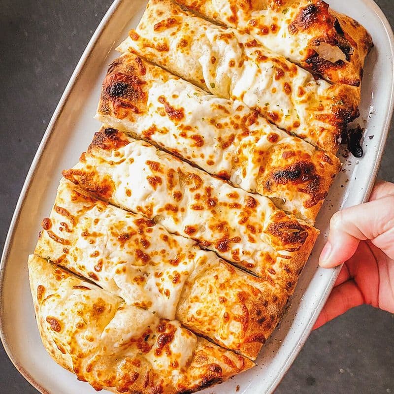 Pain gratiné à l'ail / Cheesy Garlic Bread
