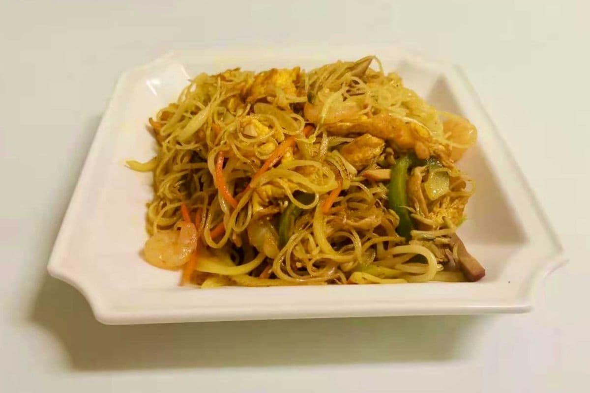 Singapore-Style Fried Rice Noodles