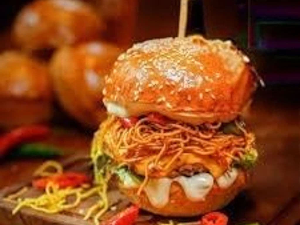 Street Style Noodle Burger