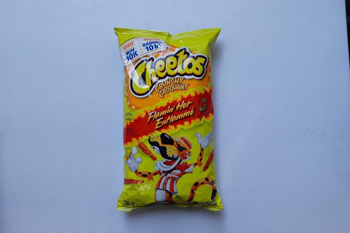 Cheetos Crunchy Flamin' Hot Corn Snacks (285 g)