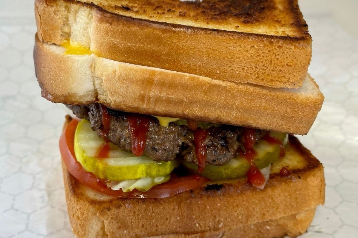 Grilled  Beef Cheeseburger 6oz