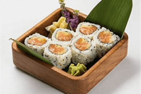 Crispy Spicy Salmon Roll (6 pcs)