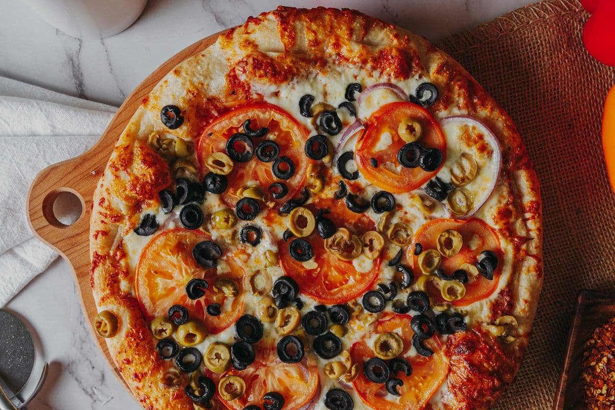 15" Large Vegetarian Pizza