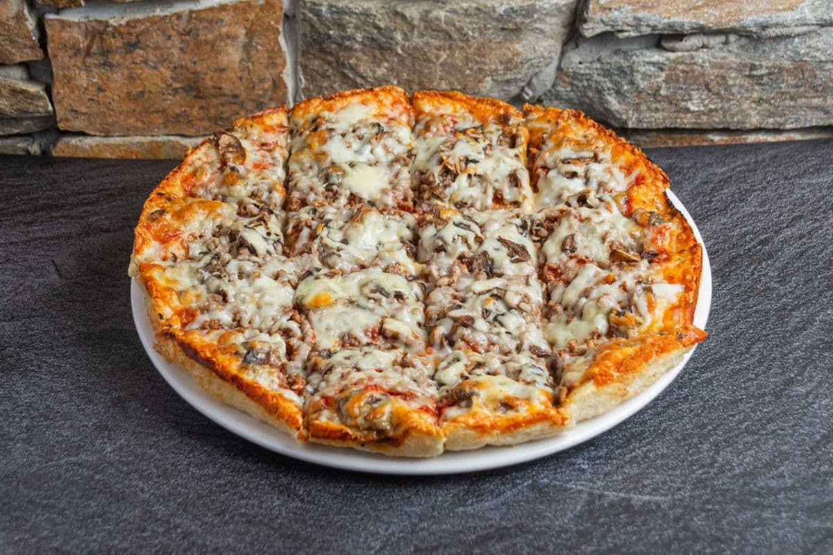 #15 12" Large Lean Ground Beef and Mushroom Classic Pizza