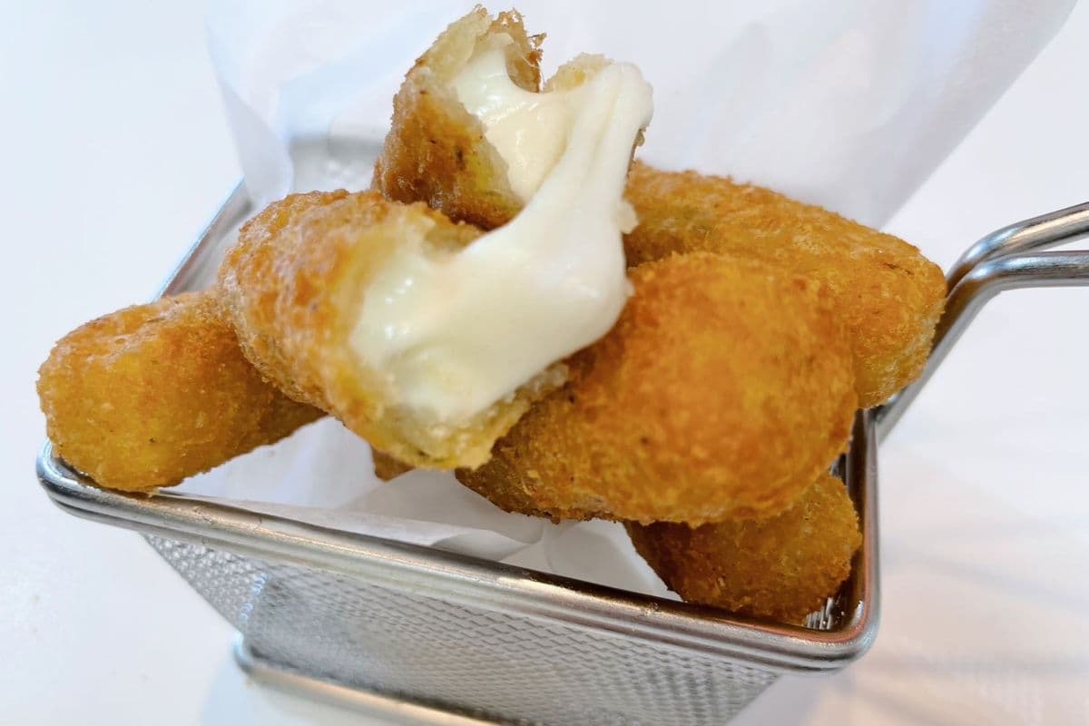 Cheese Sticks (4 pcs)