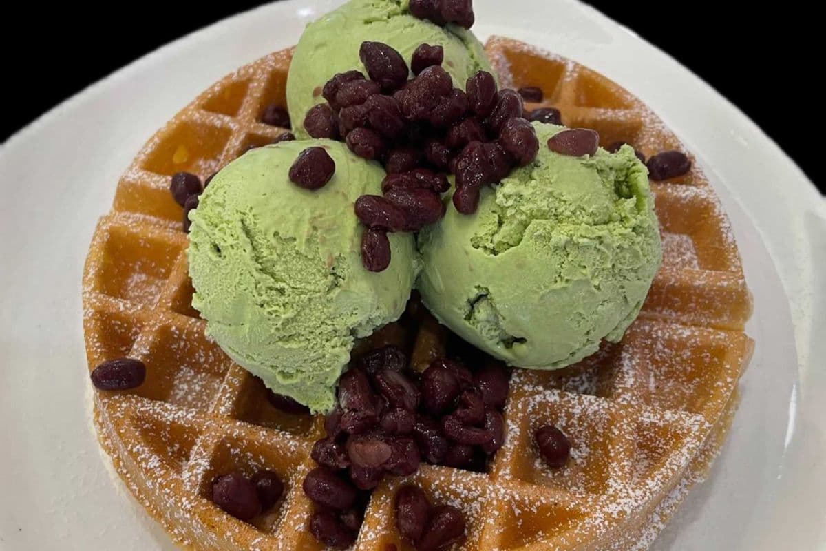 Red Bean and Matcha Ice cream Waffle 紅豆抹茶冰淇淋鬆餅