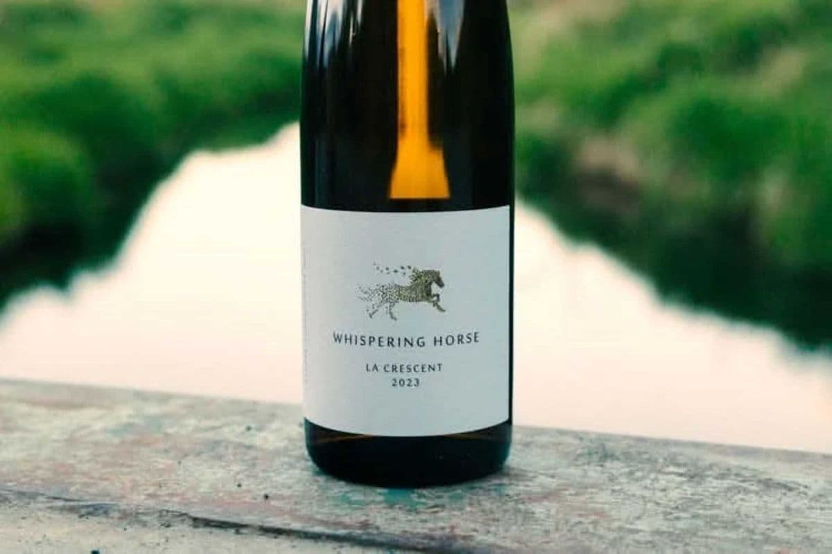 Whispering Horse La Crescent - 750mL (1 x 750mL)