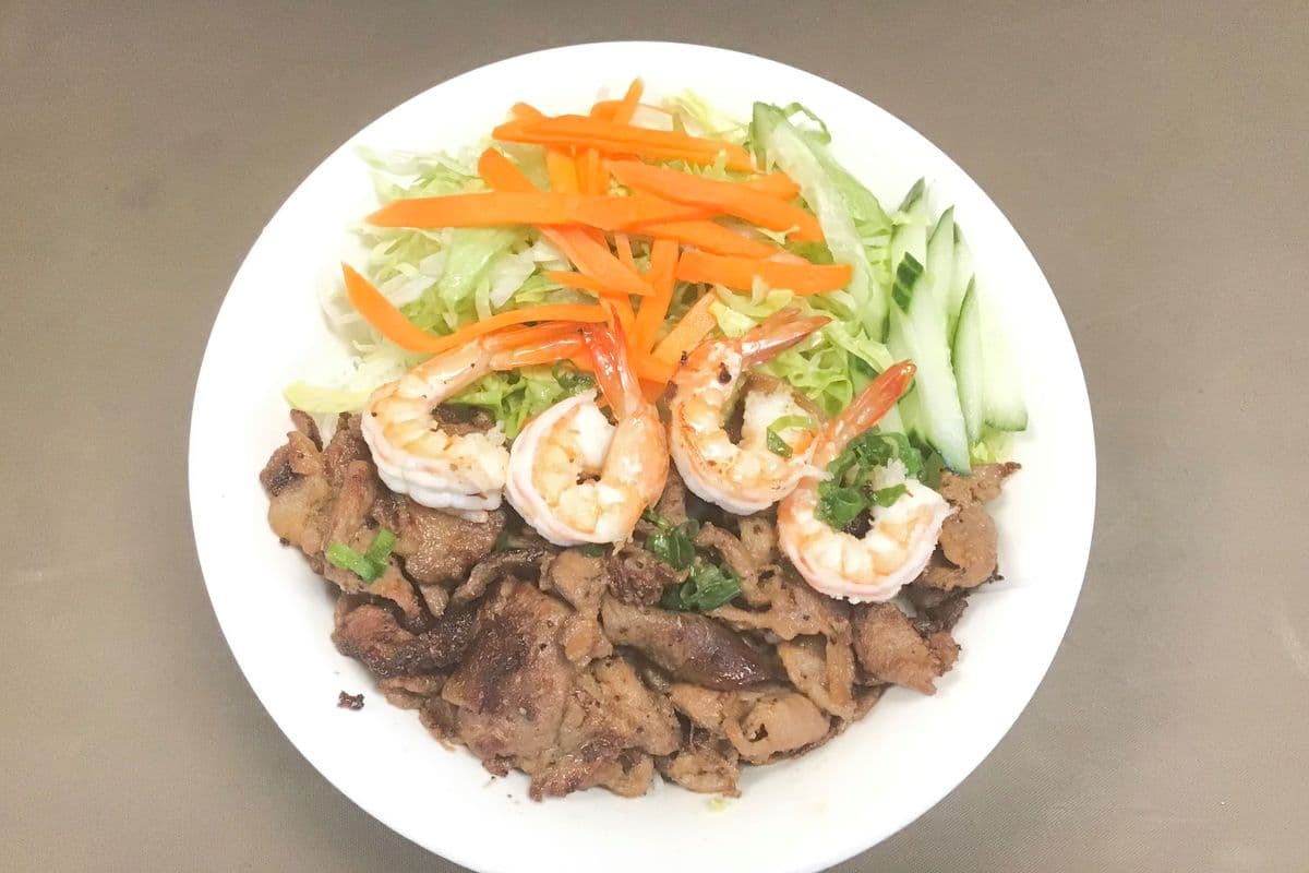 B11. Grilled Prawn & Lemongrass Pork Slices on Vermicelli / Bún Tôm Thịt Nướng