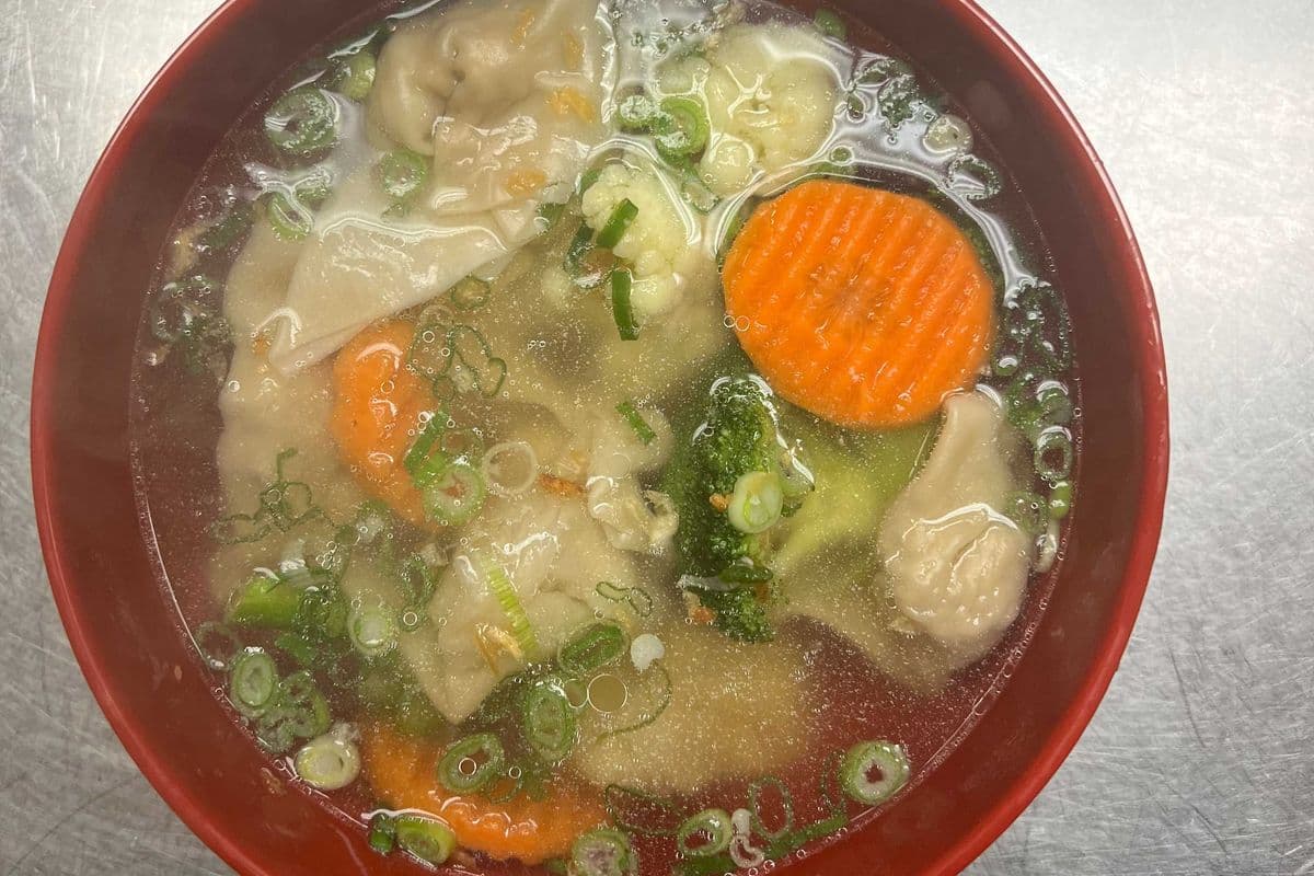 22. Wonton and Vegetable Soup - Hoanh Thanh Sup