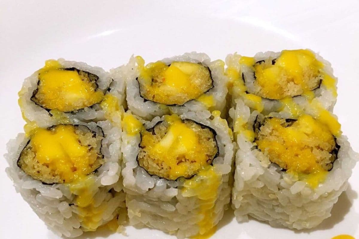 C29. Crispy Mango Roll (6 pcs)