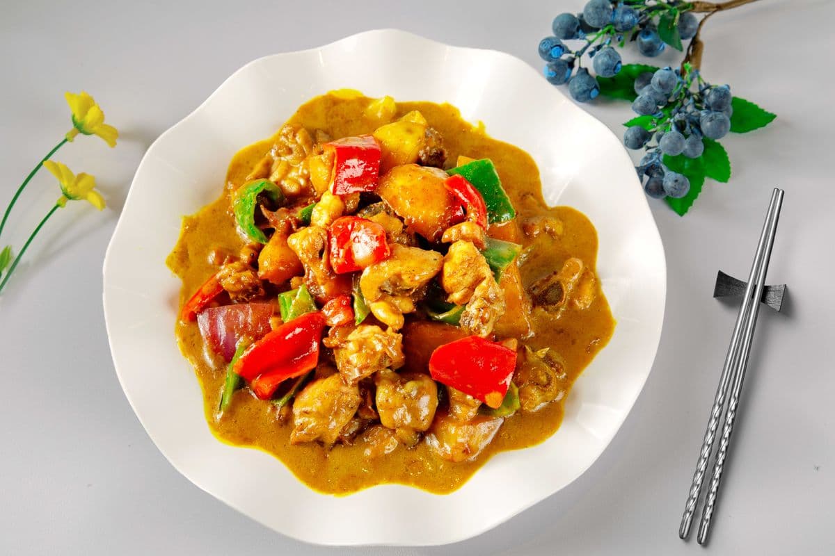 43. Sliced Chicken with Curry Sauce 浓香咖喱鸡片