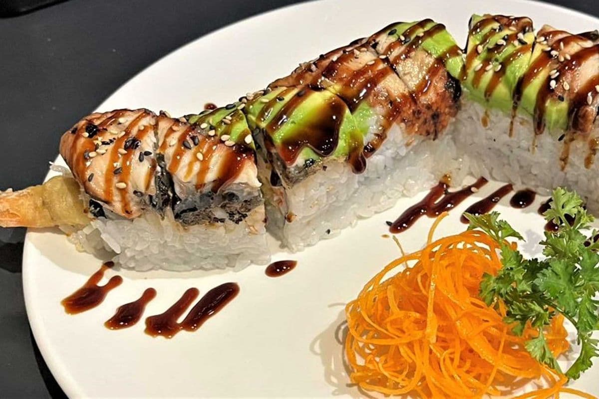 Black dragon roll (8pcs)
