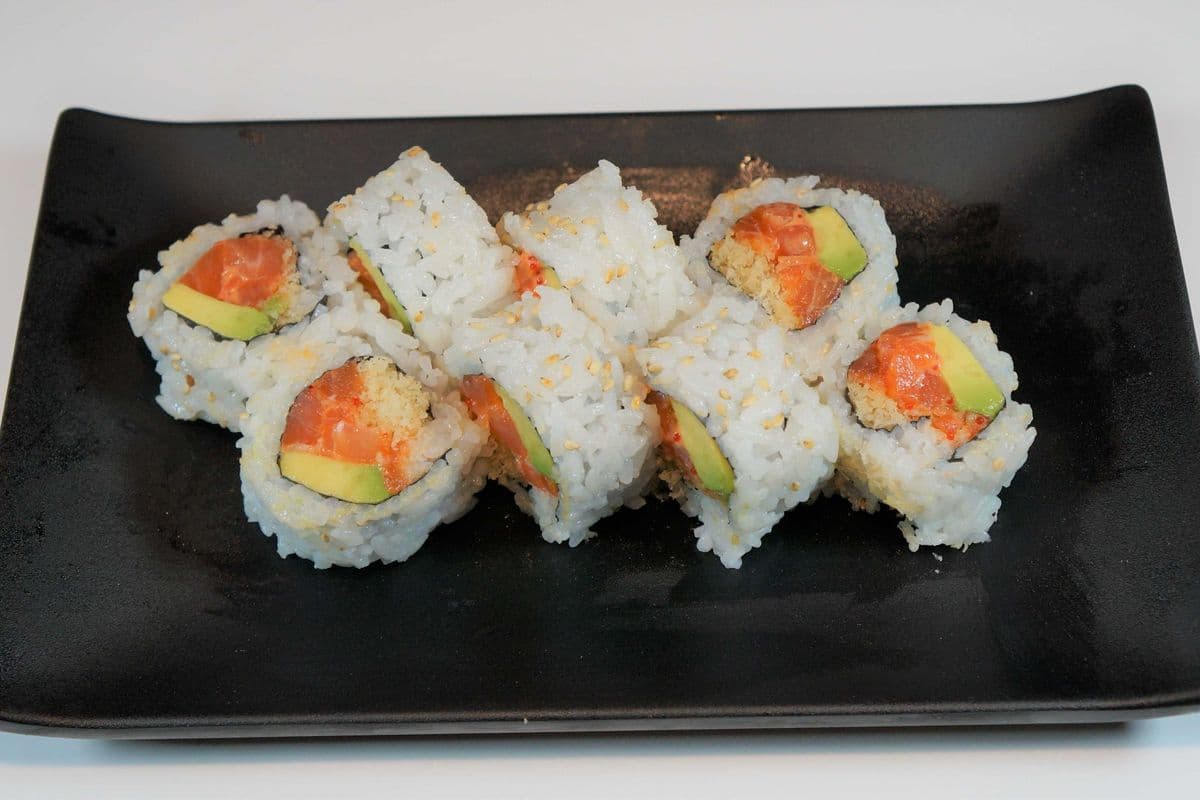 126. Spicy Salmon Maki Roll (8 pcs)