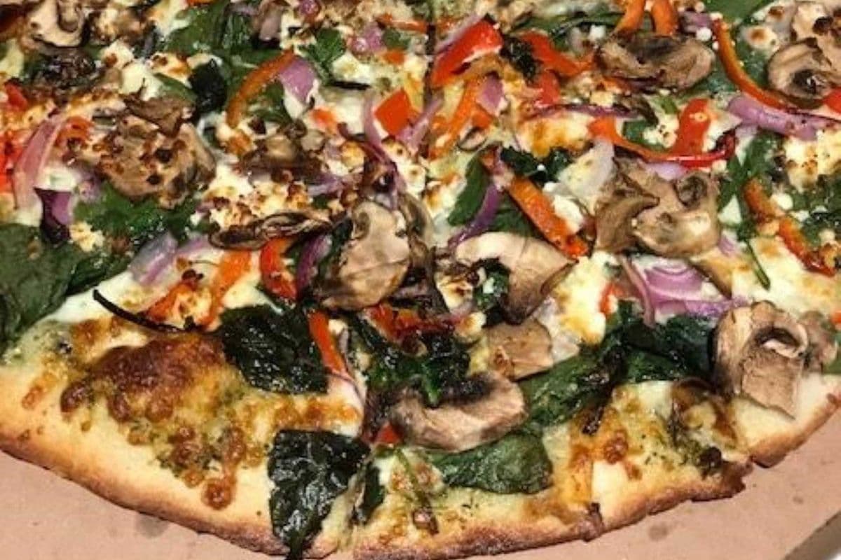 Medium Pesto Veggie Pizza