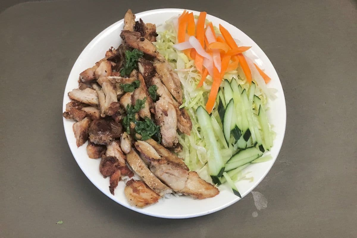 B7. Grilled Lemongrass Chicken on Vermicelli / Bún Gà Nướng