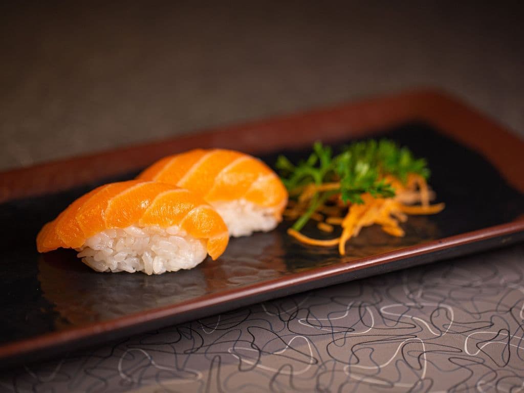 Salmon (Sake) Sushi (2pcs)