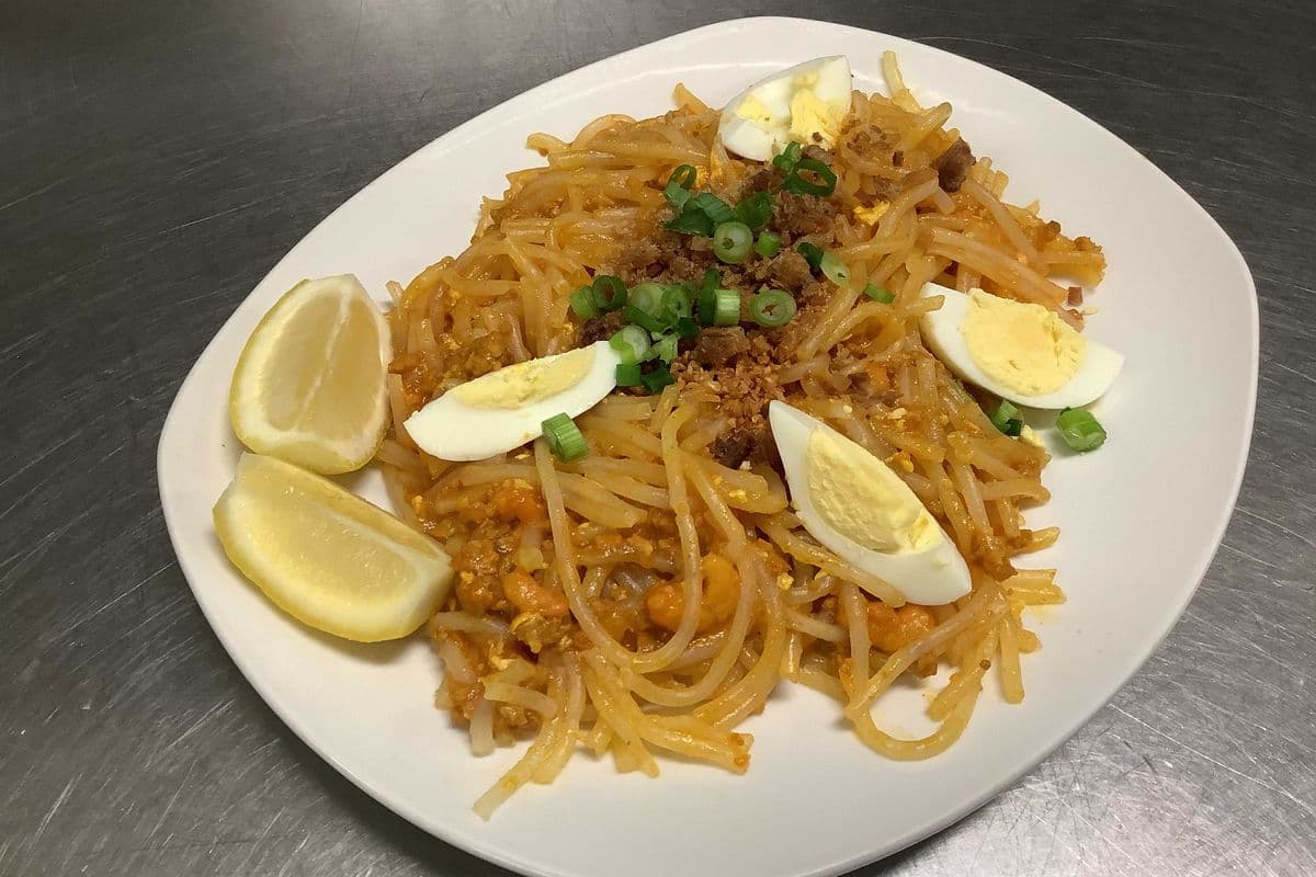 Pancit Palabok (Thick Rice Noodles)